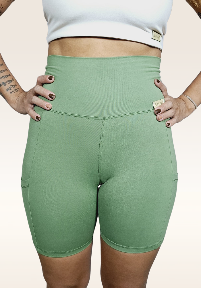 Bermuda Com Bolso Longa Verde Militar - Alta Compressão e Cintura Alta